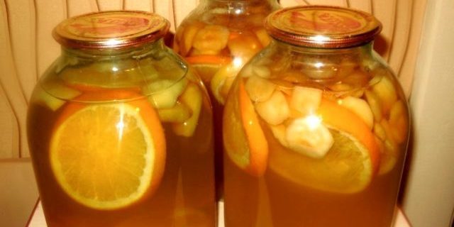 Compote of apples and oranges