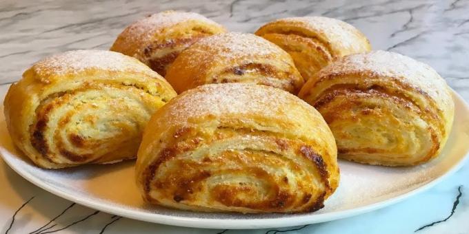 Recipes tasty biscuit: Puff pastry with cheese and raisins