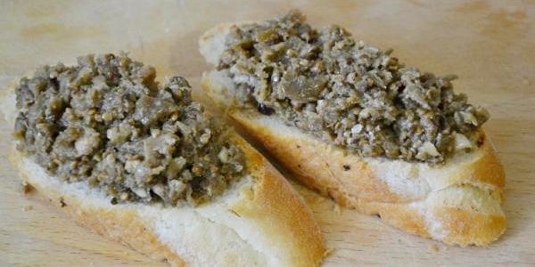 Eggplant: Caviar from roasted eggplant with walnuts