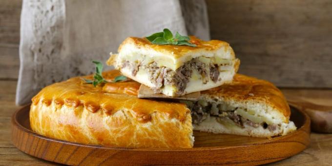 Pie with potatoes and minced meat