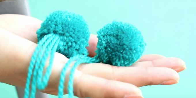How to make pom poms using a chair