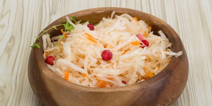 Pickled cabbage with honey and cranberries