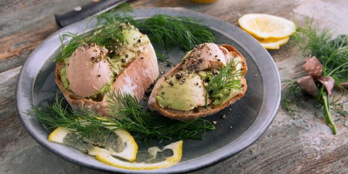 Sandwiches with cod liver and avocado