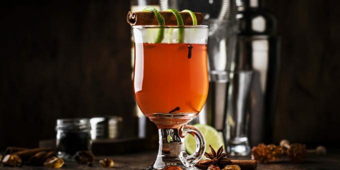 Grog with rum, tea and spices: a simple recipe