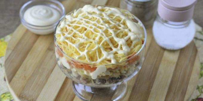 Layered salad with saury and cheese