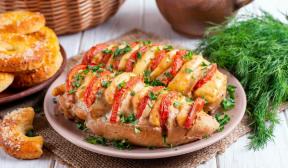Delicious chicken breasts with tomatoes and cheese in the oven