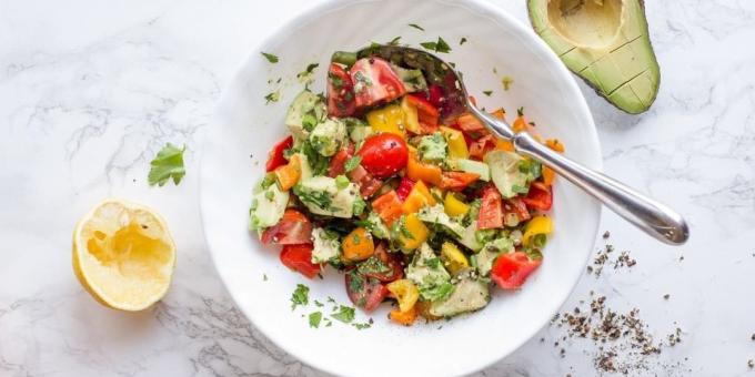 Salad with bell pepper, avocado and cherry tomatoes