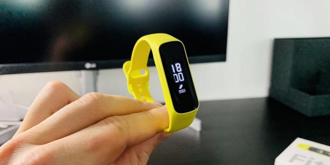 Review of Samsung Galaxy Fit and Galaxy Fit E: Display Galaxy Fit E