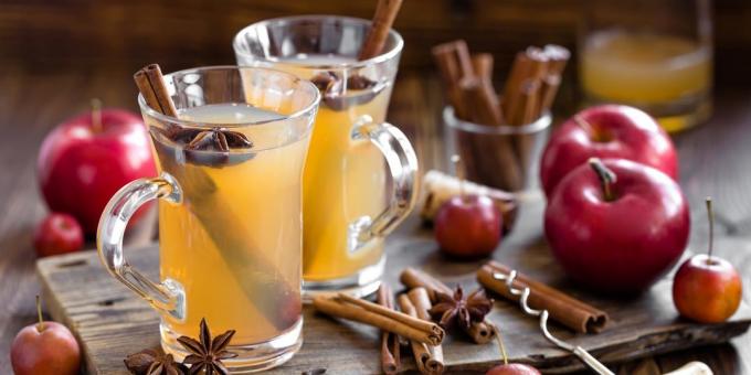 Non-alcoholic mulled wine on the apple juice with an orange: the best recipe
