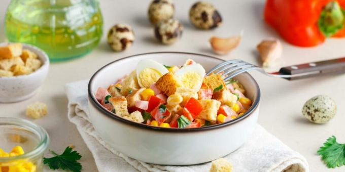 Salad with ham, croutons and corn