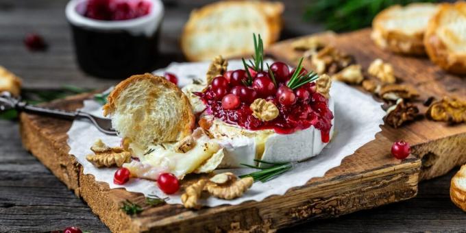 Baked brie with cranberries