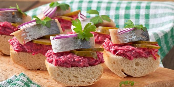 Herring and beetroot sandwiches