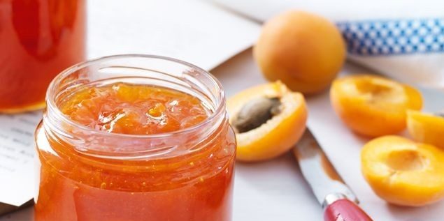 Apricot jam with lemon juice