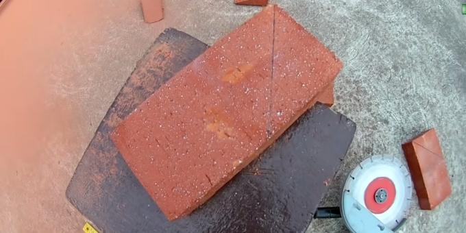 How to make a tandoor with your own hands: Saw 3 more bricks