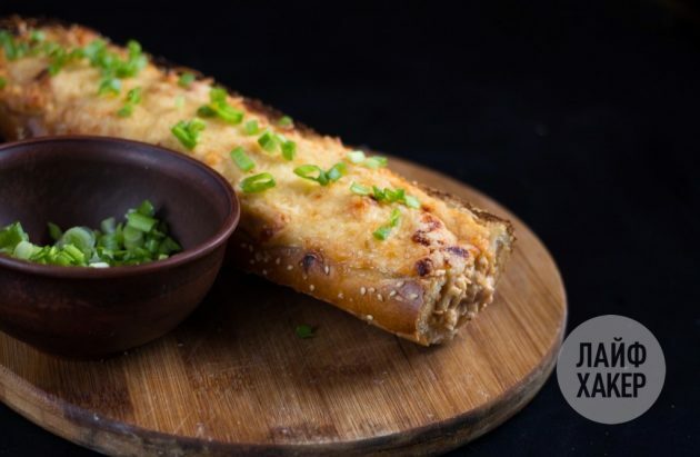 Sprinkle herbs on the cooled stuffed baguette