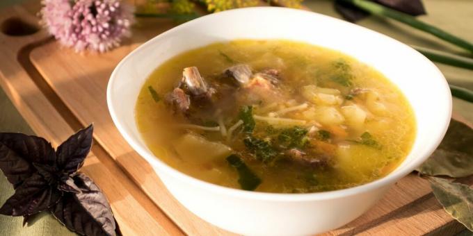 Soup with pork ribs and vermicelli