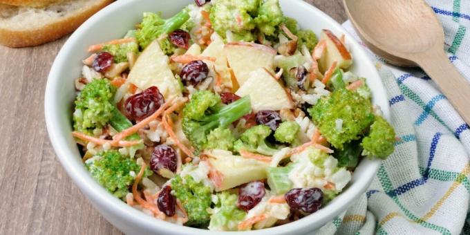 Salad with broccoli and apples