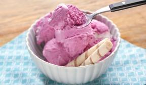 Red currant ice cream