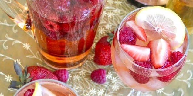 Recipes with strawberries: Refreshing strawberry sangria