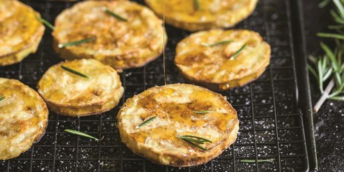 Fried eggplant with honey and rosemary