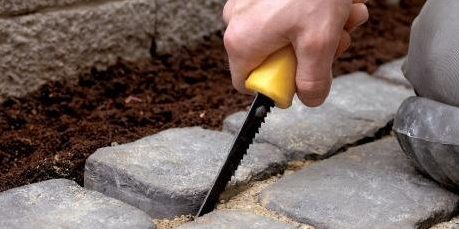 How to make a garden path: planting hole