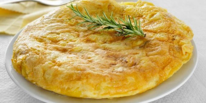 Omelet with cheese and bread