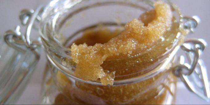Scrub head: Scrub with sugar, honey and cream to moisturize and nutrition