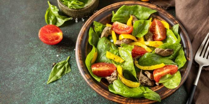 Salad with turkey liver, tomatoes and peppers