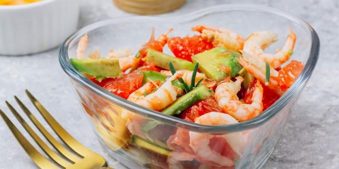 Salad with shrimps, grapefruit and avocado