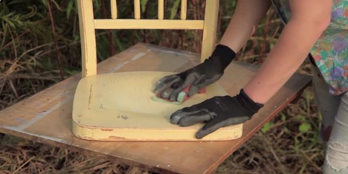 Swing your arms: sand the surface with sandpaper chair