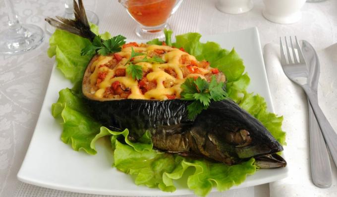 Stuffed mackerel with vegetables and cheese