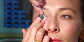 How to remove and put on contact lenses properly