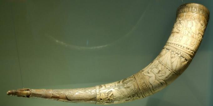 Carved drinking horn 1598, made by Brynjólfur Jónsson from Skarð, South Iceland