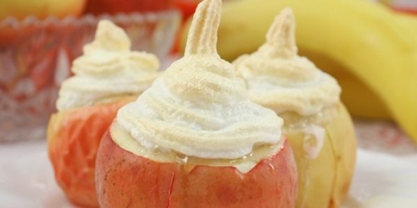Baked apples with cottage cheese, banana and meringue
