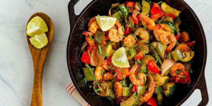 Fried shrimp with zucchini and bell pepper
