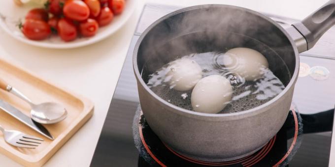 How and how much to cook soft-boiled eggs on the stove
