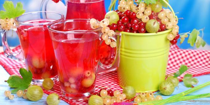 Compote currants and gooseberries