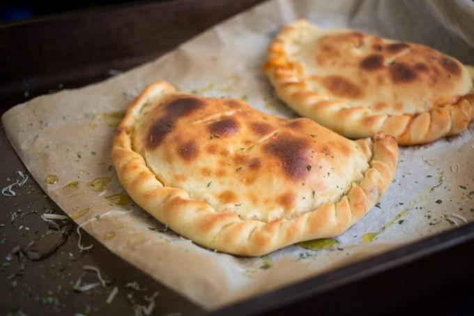 calzone: Pizza ready