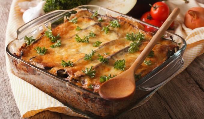 Meat baked with eggplant and cheese