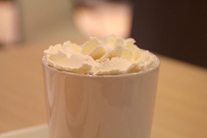 hot drinks: white hot chocolate with pumpkin
