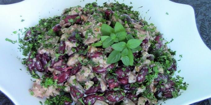 Salad with mushrooms and beans