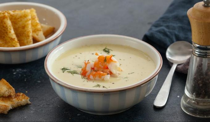 Cream cheese soup with shrimps
