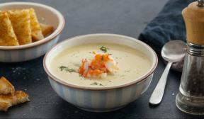 Cream cheese soup with shrimps