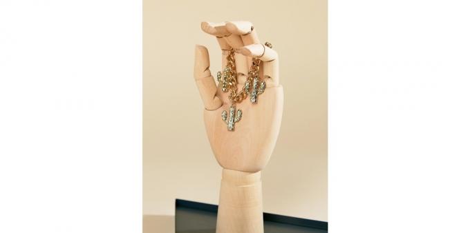 Jewelry holder