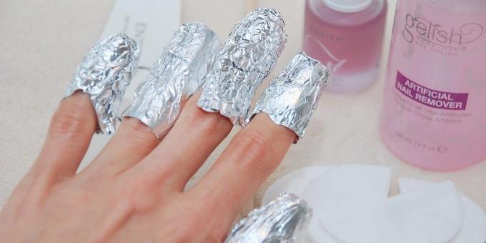 How to remove the gel polish with acetone and the foil