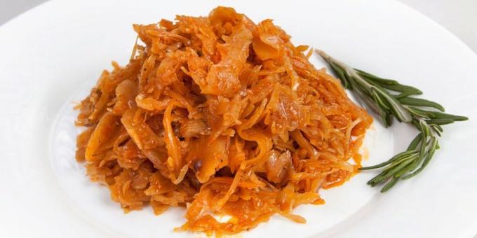 Stewed cabbage - tasty and inexpensive