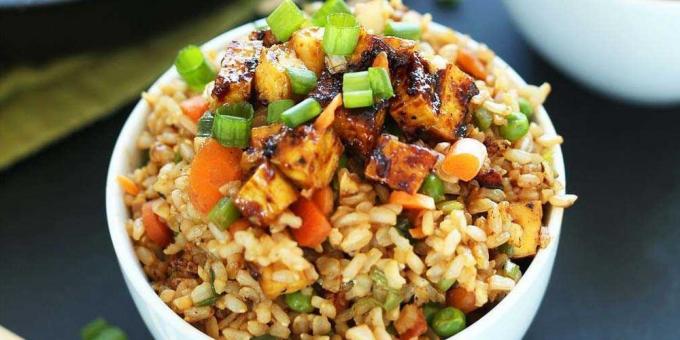 Rice with vegetables and tofu