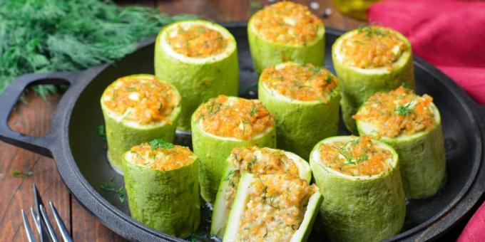 Zucchini stuffed with vegetables and quinoa