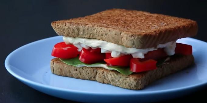 Recipe sandwich with hummus, bell peppers, spinach and feta cheese