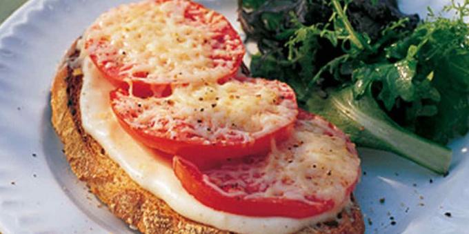 Recipe for toasted sandwiches with tomato and cheese sauce